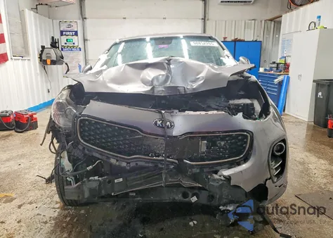 2018 Kia Sportage Lx z USA, uszkodzony, nr VIN KNDPMCAC9J7368540